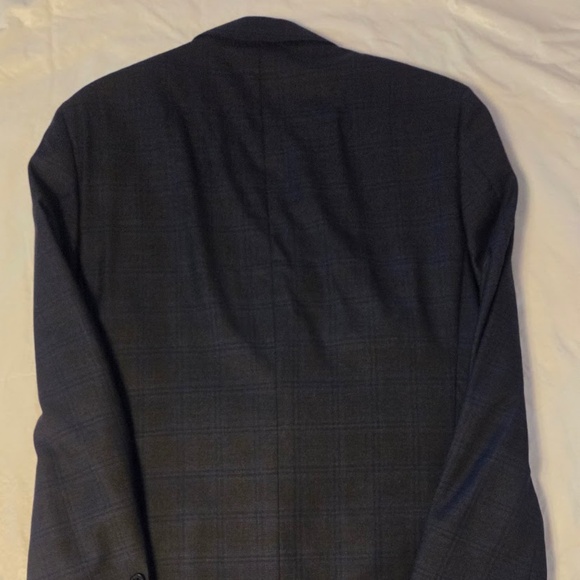 Joseph Abboud Men’s Grey/Blue Suit Jacket, size 40S, 100% wool - Picture 4 of 5